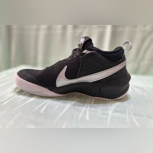 Nike Basketball Shoes—HustleX-SU21
Black/Metallic Silver (5Y)